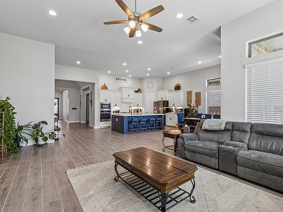 5th image of 3304 Honey Suckle Ln