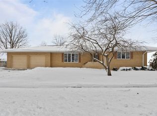 403 8th Ave, Clarence, IA 52216