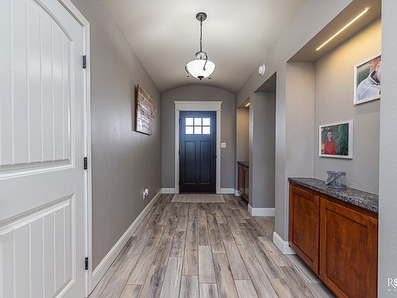 4th image of 1006 Hope Ct