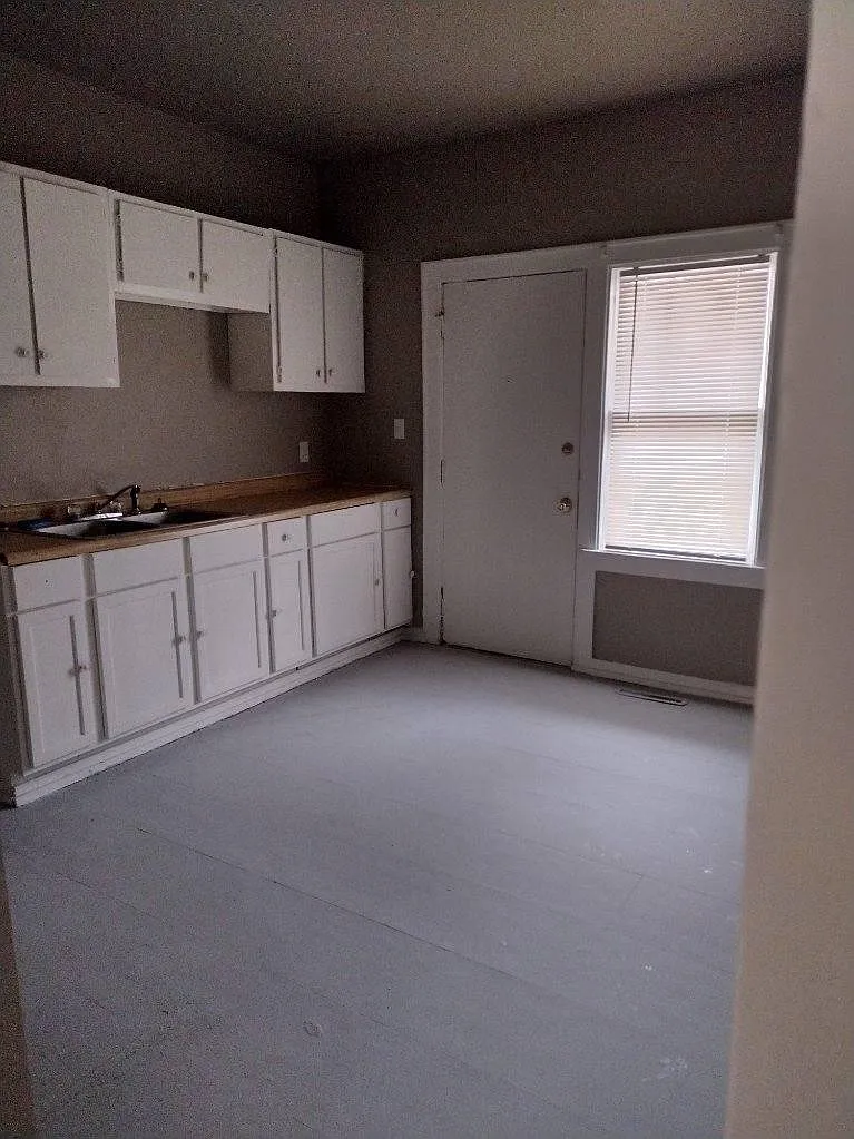 3 bed, 1056 sqft, $1,400 — Photo 3