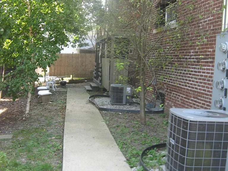 201 E Market St #1 — Photo 11