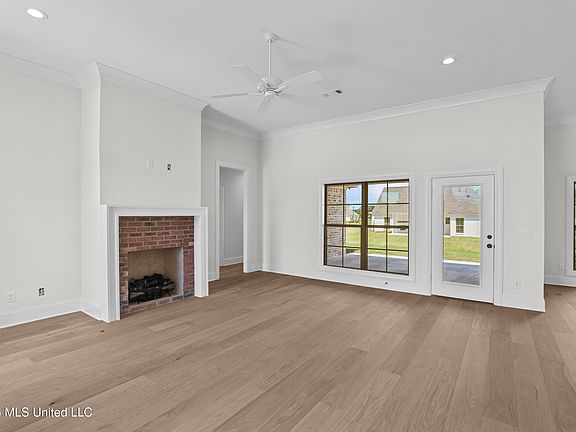 5th image of 406 Erickson Ln