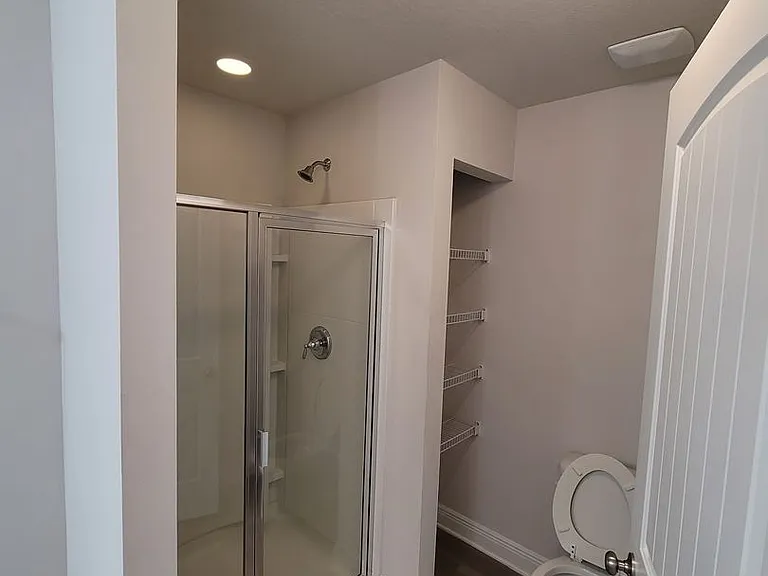 1933 Pointe Dr — Photo 10