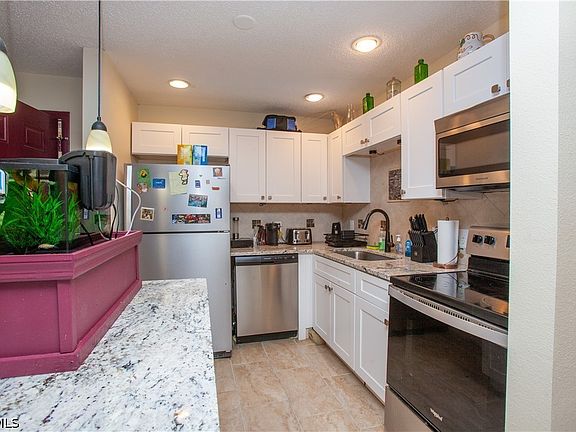 3rd image of 5713 Foxlake Dr APT 2