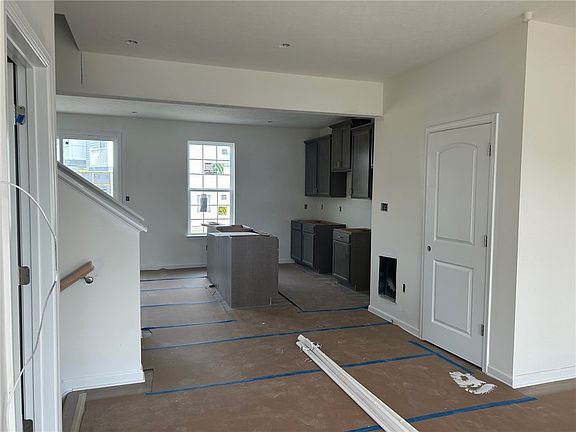 5th image of 134 Sweetwater Dr