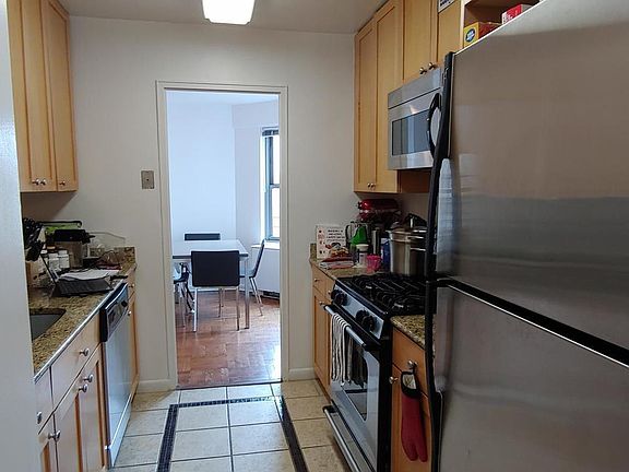5th image of 245 E 63rd St APT 20J