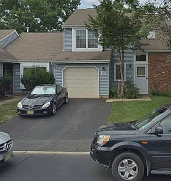 136 Skipton Pl photo 1