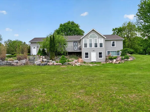 5569 S Corey Rd, Perry, MI 48872