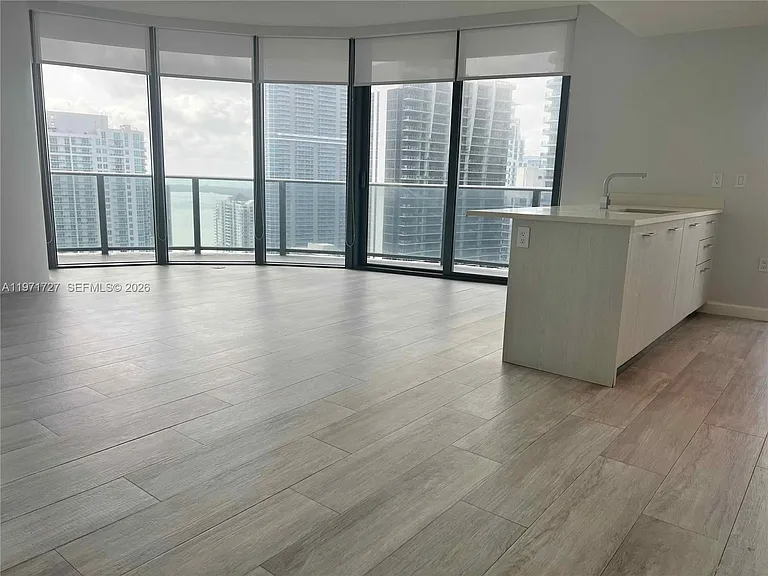 45 SW 9th St #3703 — Photo 9