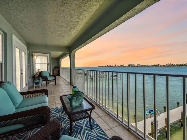 380 8th Ave N APT 5, Tierra Verde, FL 33715