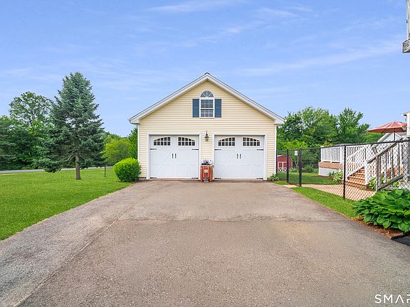 5th image of 32 Evergreen Road
