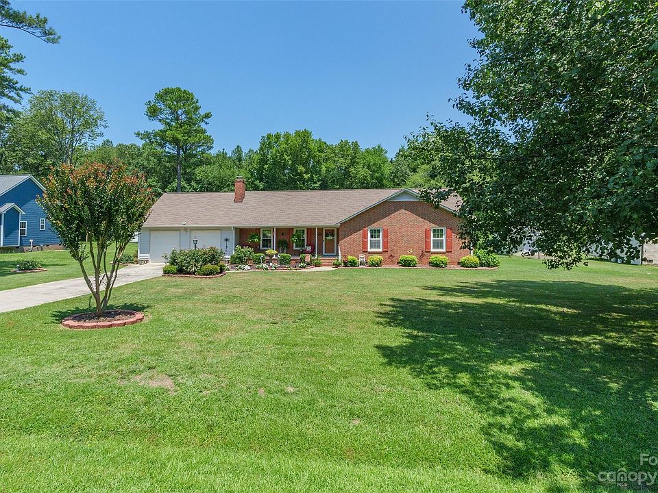 1st image of 585 Schuyler Dr