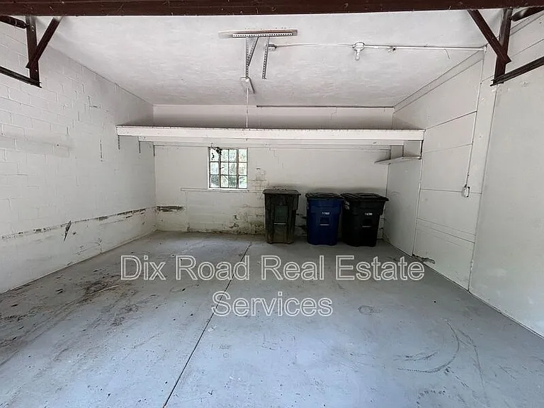 1927 Burroughs Dr — Photo 5