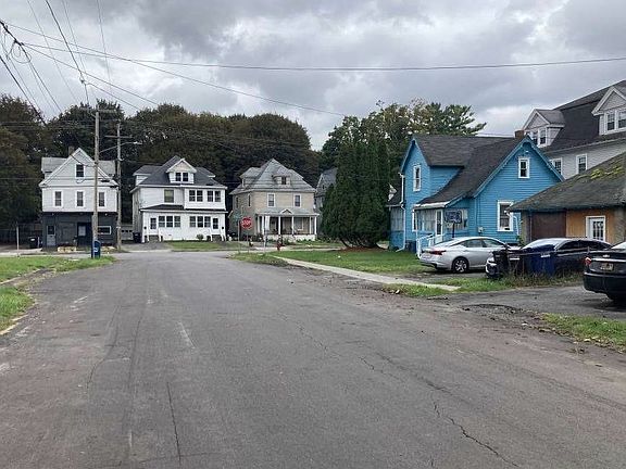 5th image of 502 Valley Dr