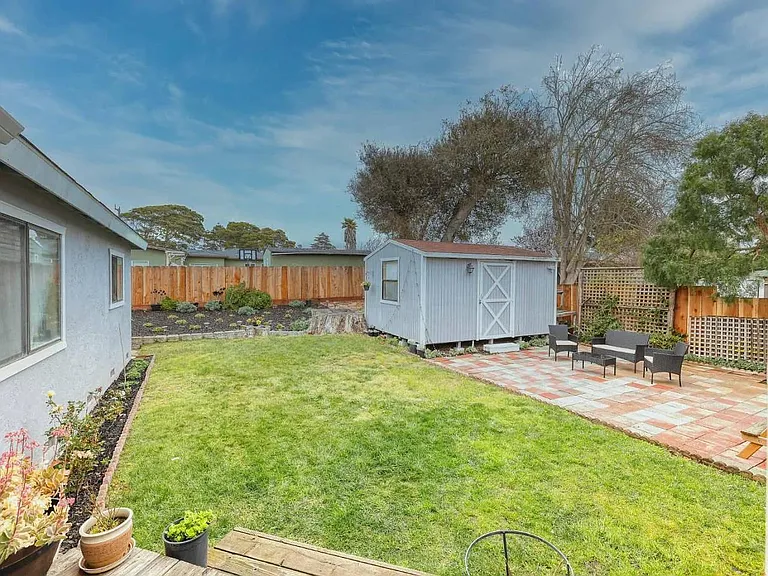475 Carmel Ave — Photo 3