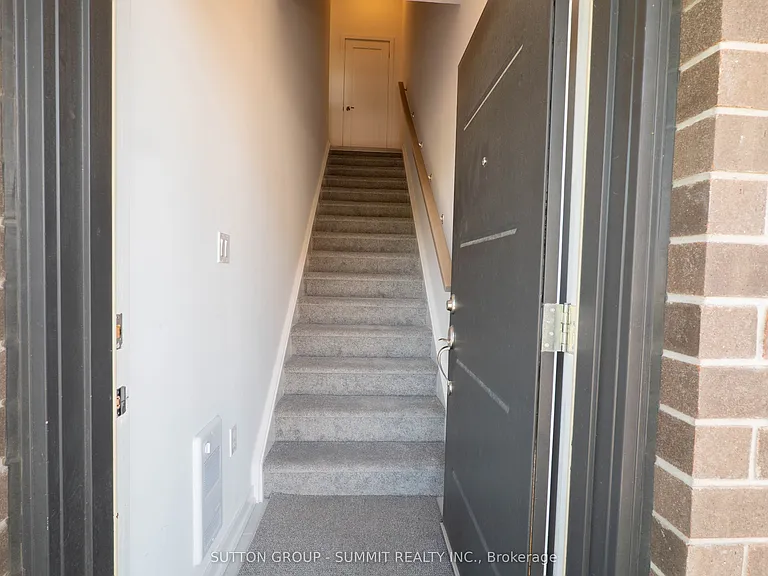 940 Saint David St N #3 — Photo 3