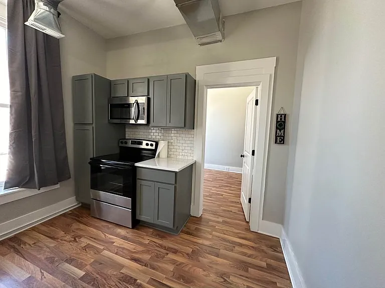 504 1/2 N State St #2 — Photo 4