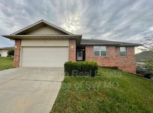 202 W Mazzy Dr, Springfield, MO 65803