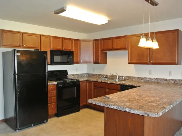 2208 33rd St NW, 2208 33rd St NW #302, Minot, ND 58703