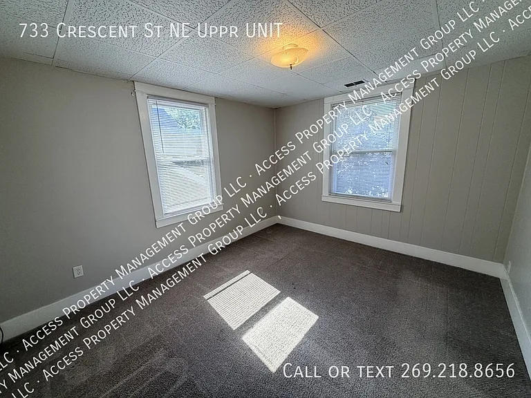 733 Crescent St NE — Photo 17