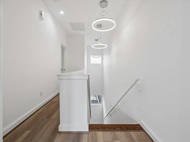 2510 Genesee St — Photo 17