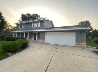 6641 Riverdale Ln, Greendale, WI 53129