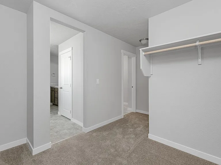 678 E Taper St — Photo 13