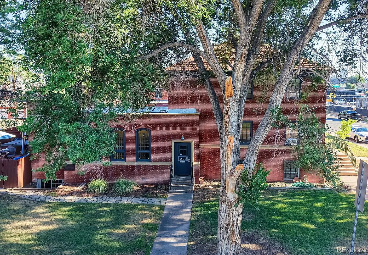 3 bed, 2.0 bath, 1814 sqft, $3,356 — Photo 4