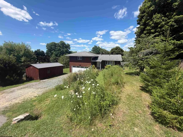 11 Plantation Dr, Morgantown, WV 26508