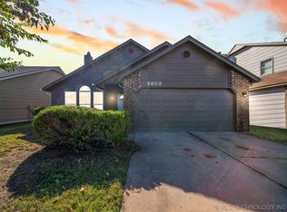 2602 S Oak Pl, Broken Arrow, OK 74012