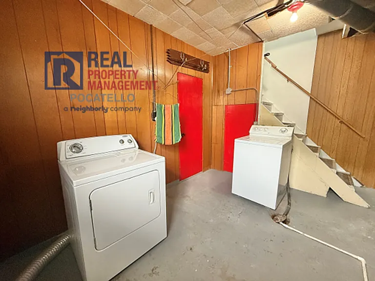 410 W Maple St — Photo 10