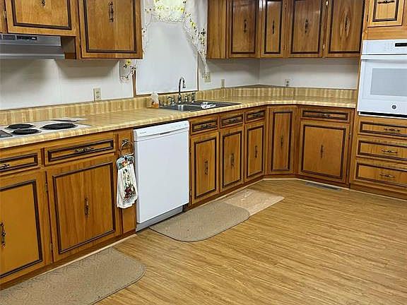 3rd image of 706 Smith St