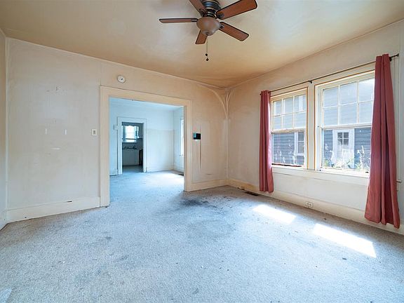 5th image of 116 E 23rd St
