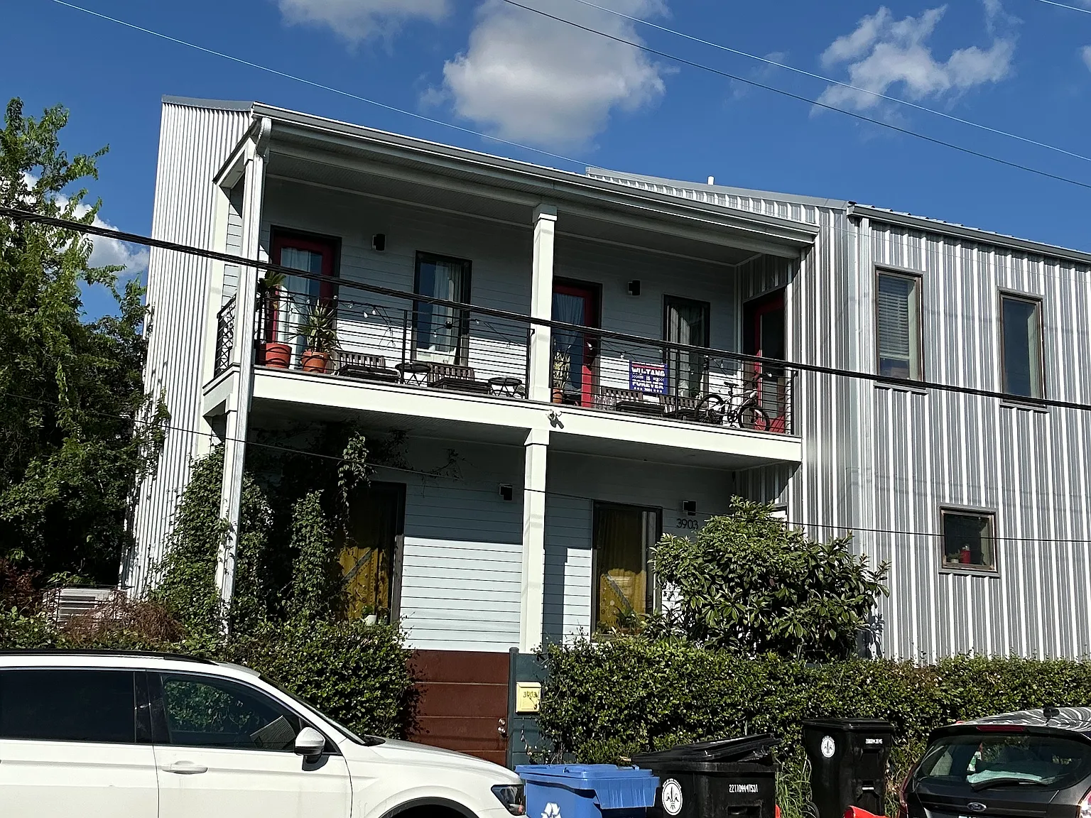 3 bed, 1600 sqft, $1,900 — Photo 1