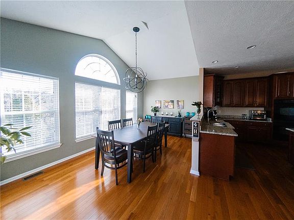 4th image of 1634 Settlers Dr