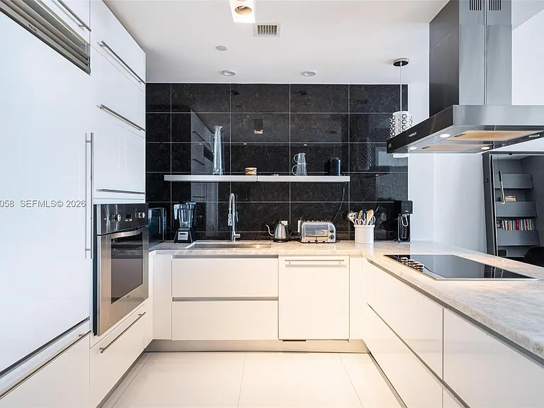 1100 Biscayne Blvd #5203 — Photo 17