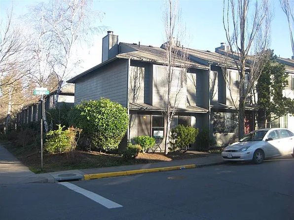 632 E Main St