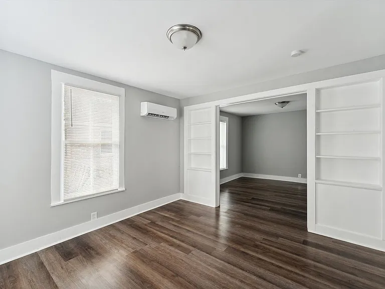 2120 E Gwinnett St — Photo 3