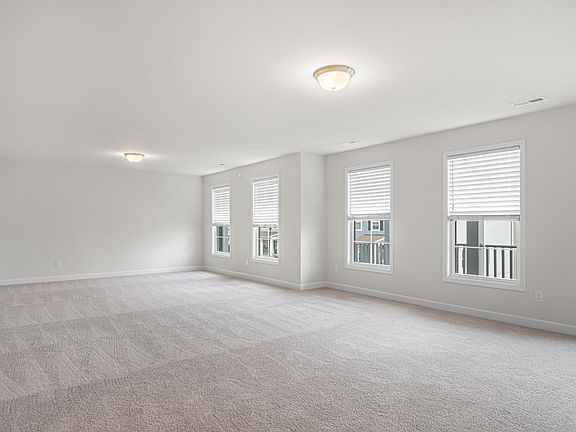 5th image of 215 Hamilton Ave NW