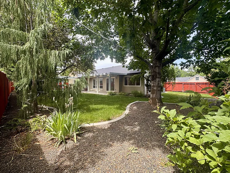 1349 Tennessee Dr — Photo 13