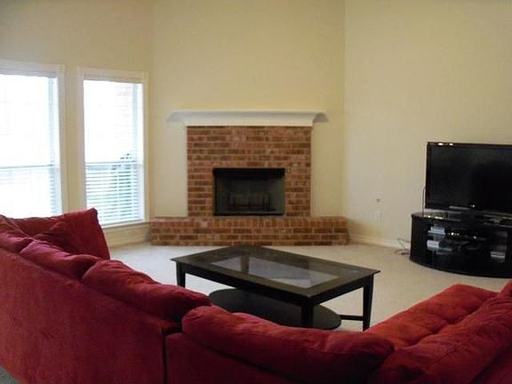 4th image of 1210 Harrisonburg Ln