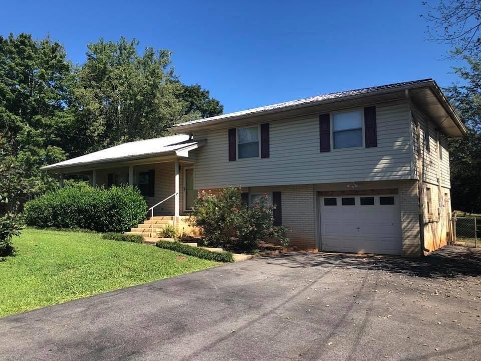 1st image of 2930 Orchid Dr NW