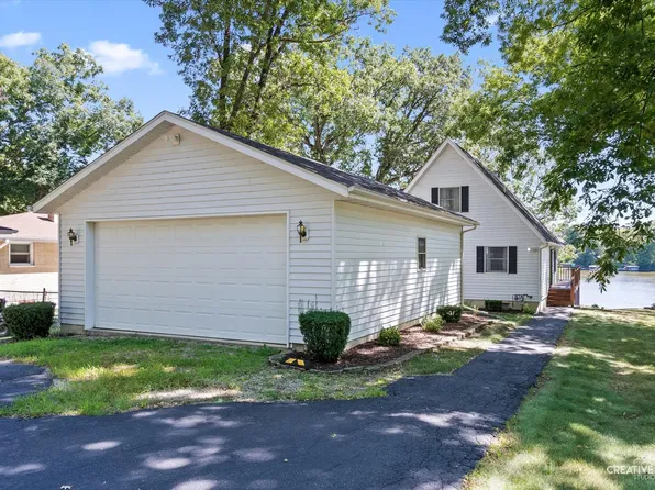 420 Holiday Dr, Somonauk, IL 60552