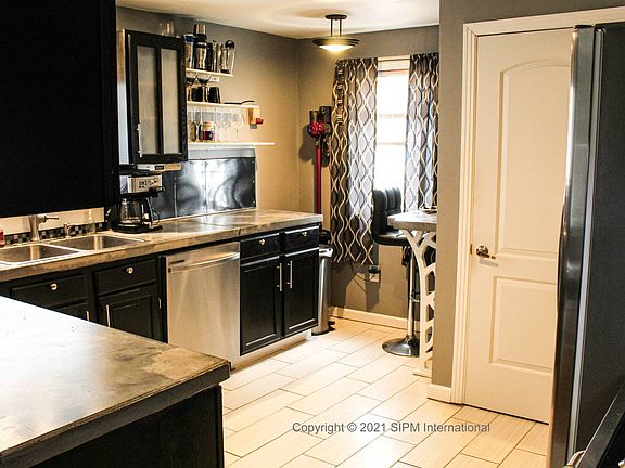 3rd image of 13 Emerson Dr