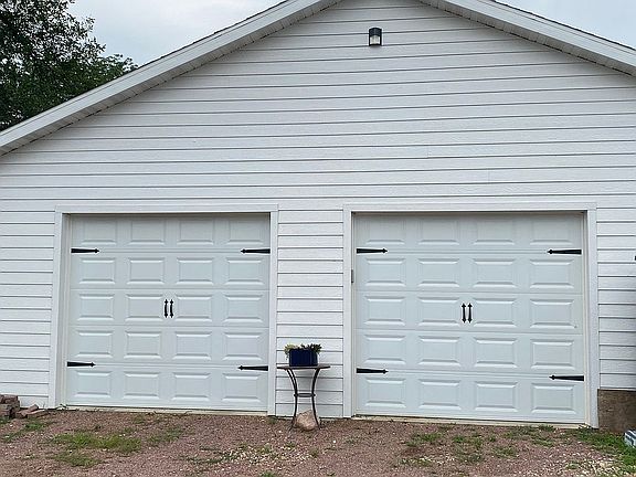 5th image of 301 S Church Ave