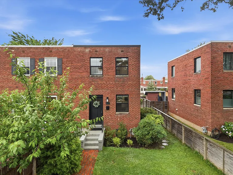625 S Henry St — Photo 1