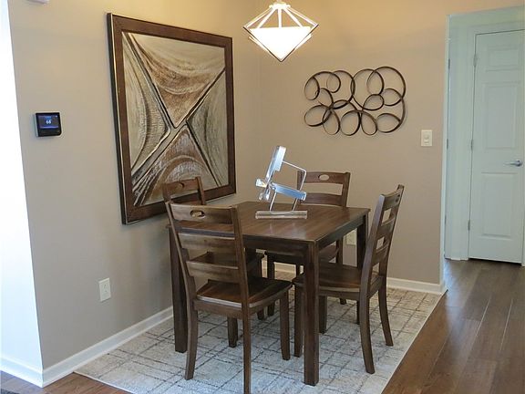 5th image of 309 Hillcrest Ct