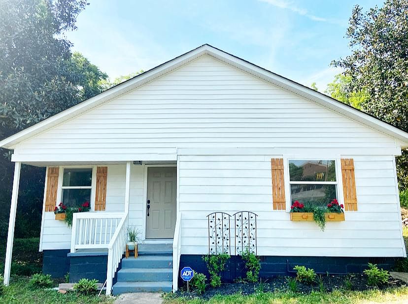 1st image of 101 Freeman Dr #1/2