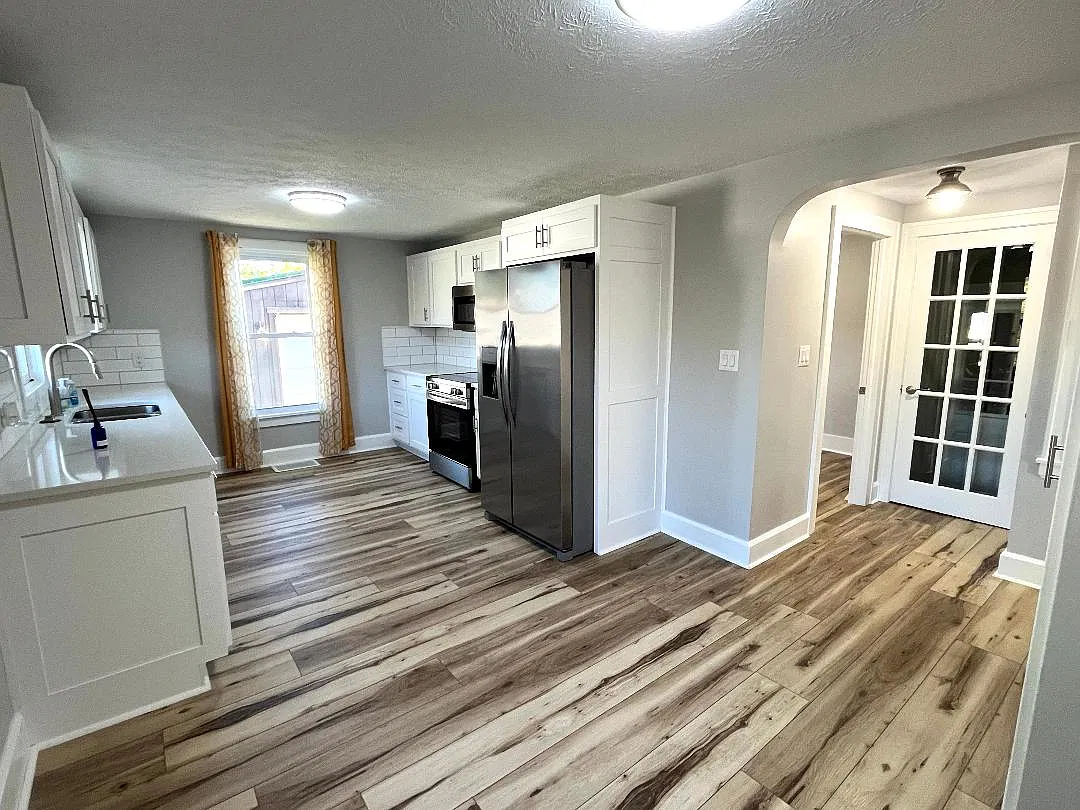2 bed, 984 sqft, $1,700 — Photo 2