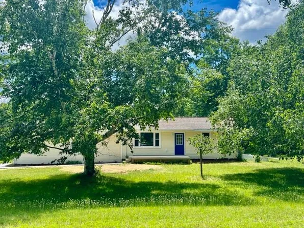 4507 Maidens Rd, Onekama, MI 49675